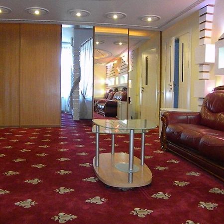 צ'יסינאו Gloria Mini-Hotel מראה חיצוני תמונה
